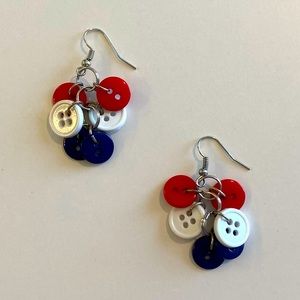 💍 5/$10 red white and blue button earrings